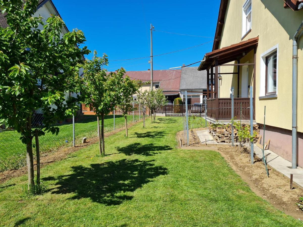 Gyoengyvirag Apartman Lenti Εξωτερικό φωτογραφία